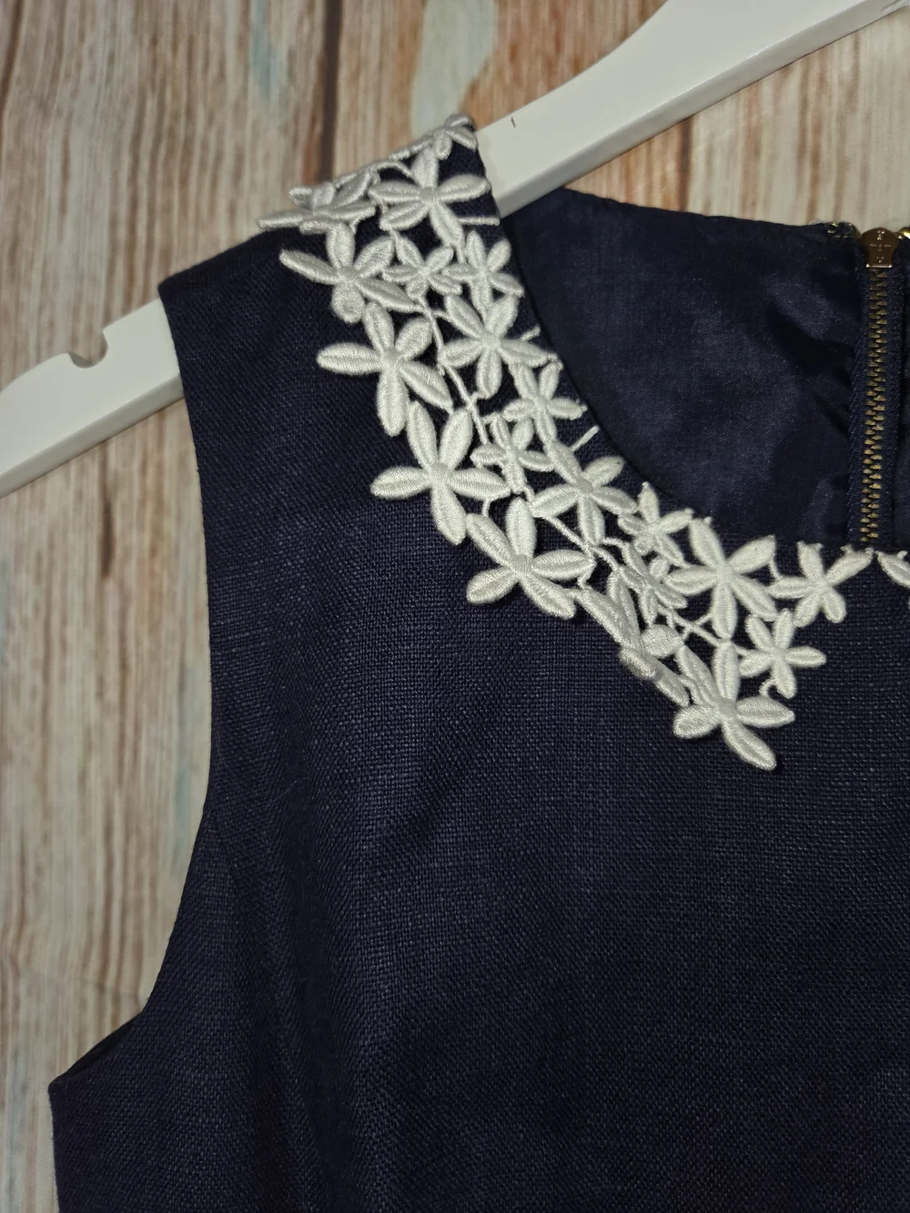 kate spade navy sleeveless sheath dress with white floral collar. Size 4